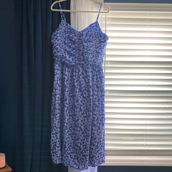 Chic Blue Floral Midi Dress - Picture 1 of 11